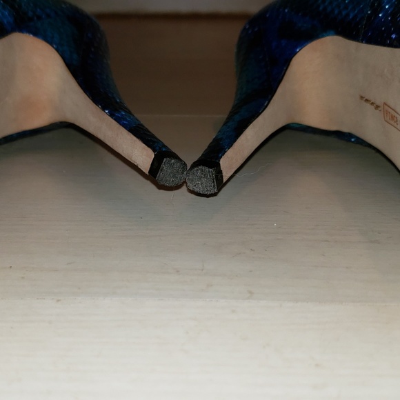 Vince Camuto Blue Snakeskin and leather pumps - Picture 7 of 8
